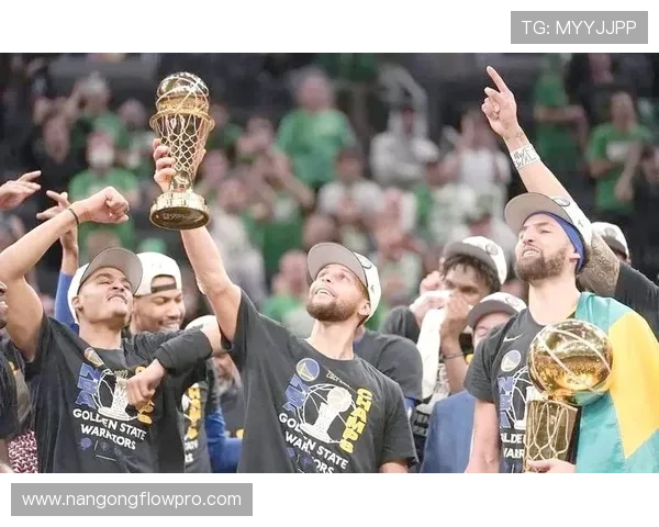 NBA激烈对决篮球盛宴 球员巅峰对决燃爆赛季精彩瞬间
